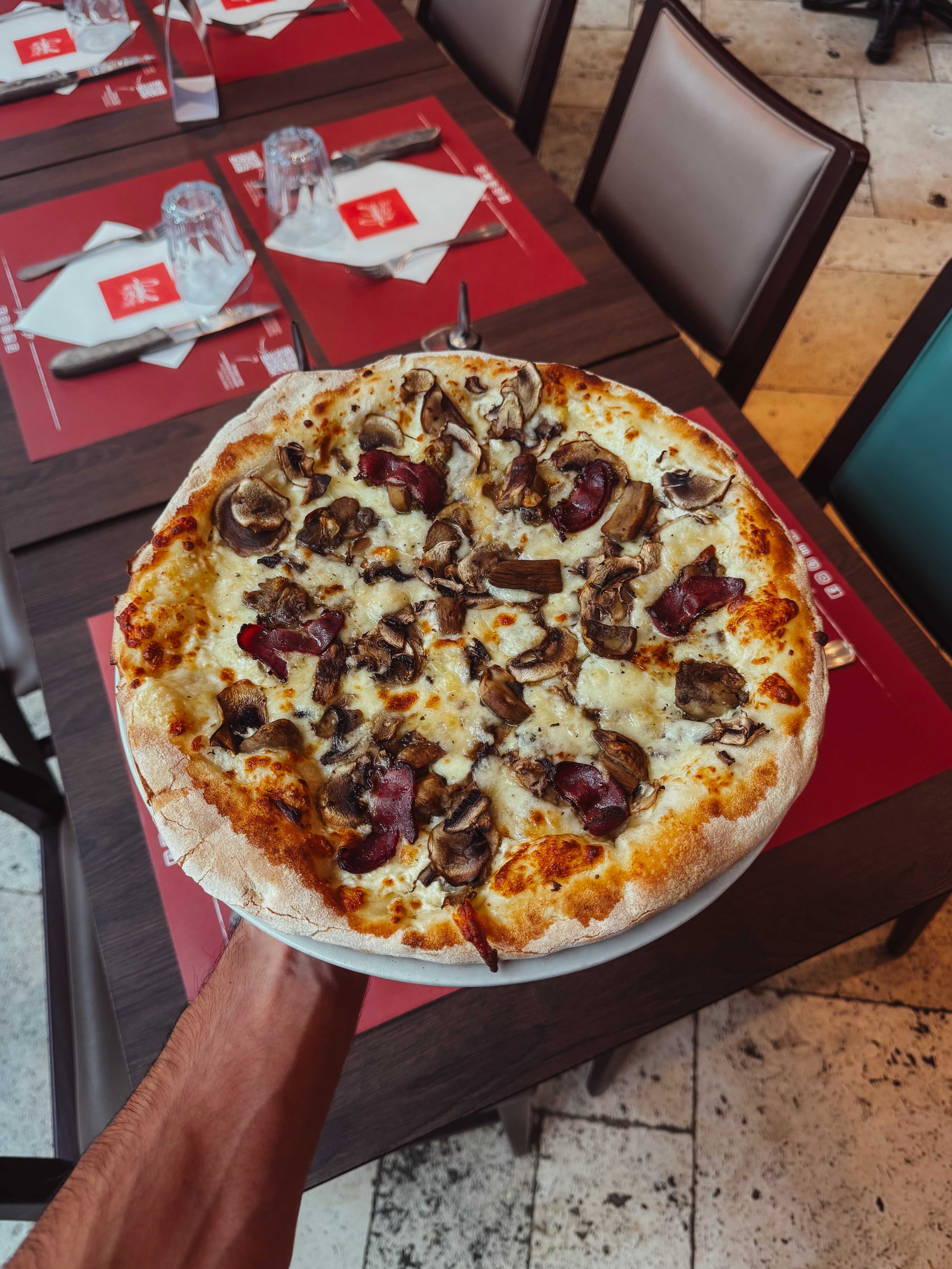 Pizza Boscosa Fabioli aux cèpes et magret de canard fumé